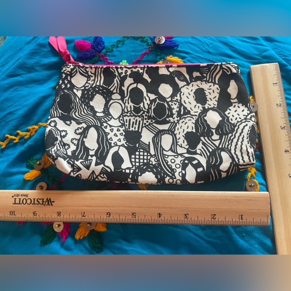 Large black and white Ipsy bag. Measures apx 5 x 9“. Excellent condition. - Picture 5 of 8